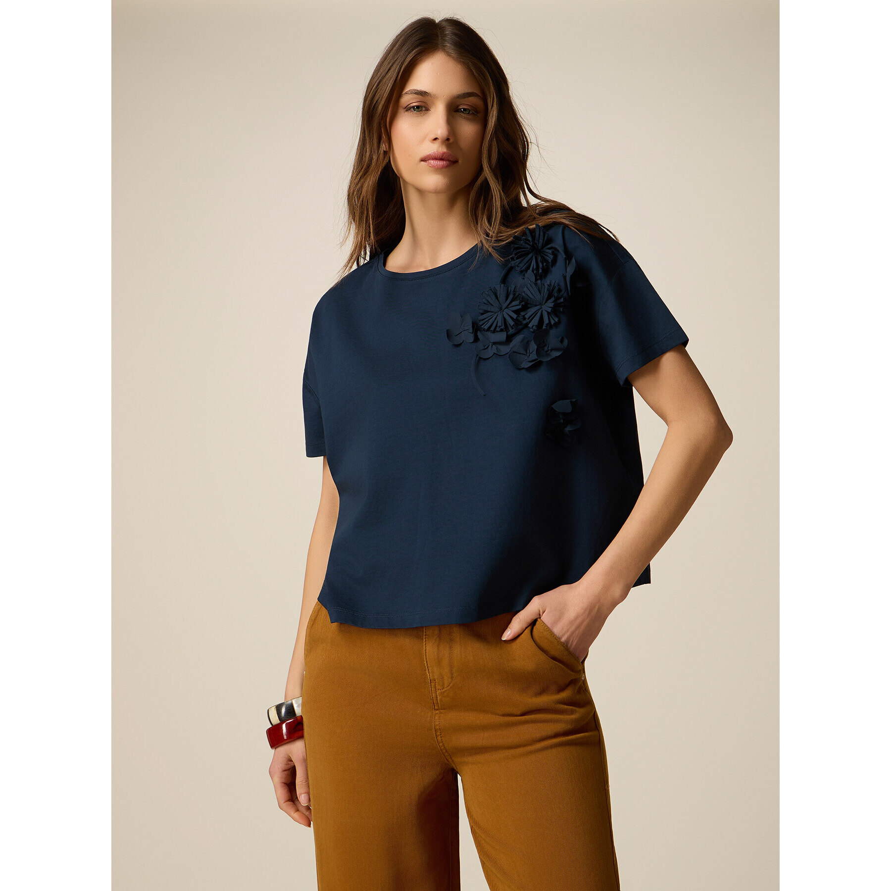 Oltre - T-shirt con applicazioni floreali - Blu