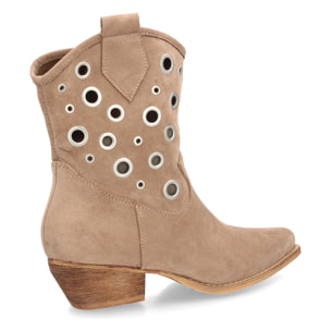 Botas cowboy con ojales metálicos para mujer.