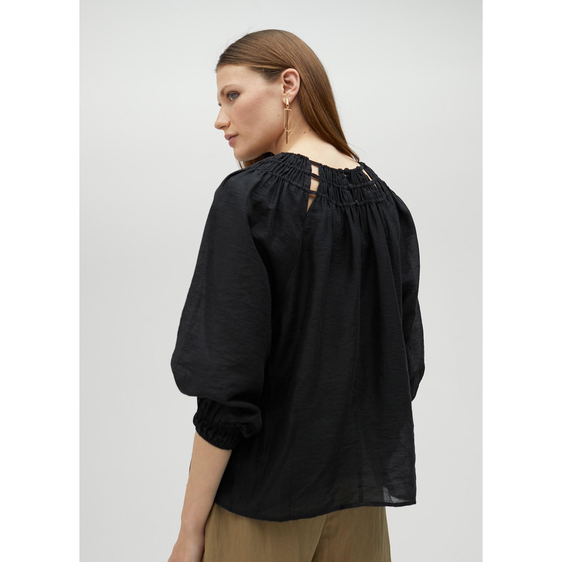 Camicetta dettaglio collo