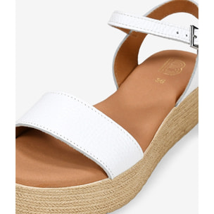Sandalias de piel blancas con plataforma efecto esparto