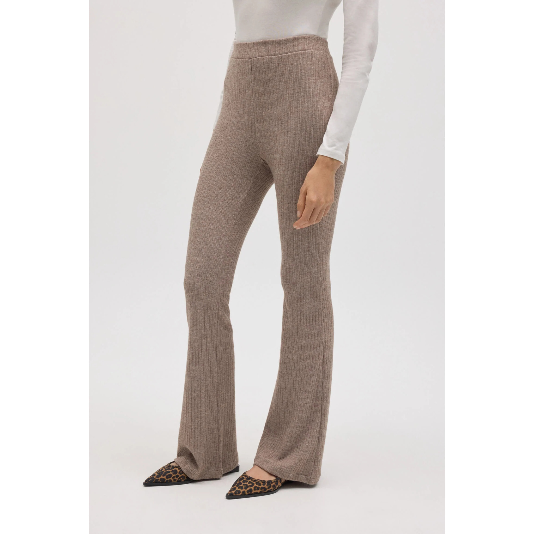 Pantaloni svasati in maglia a coste marroni