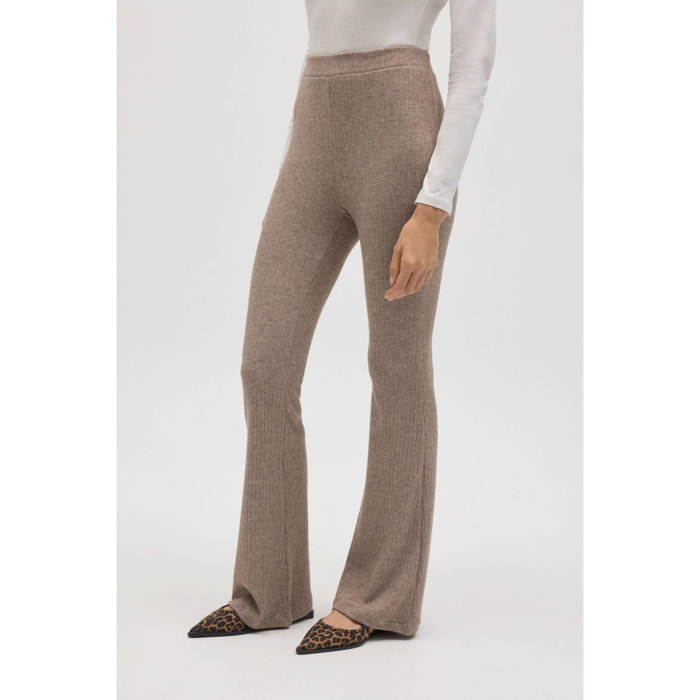 Pantaloni svasati in maglia a coste marroni