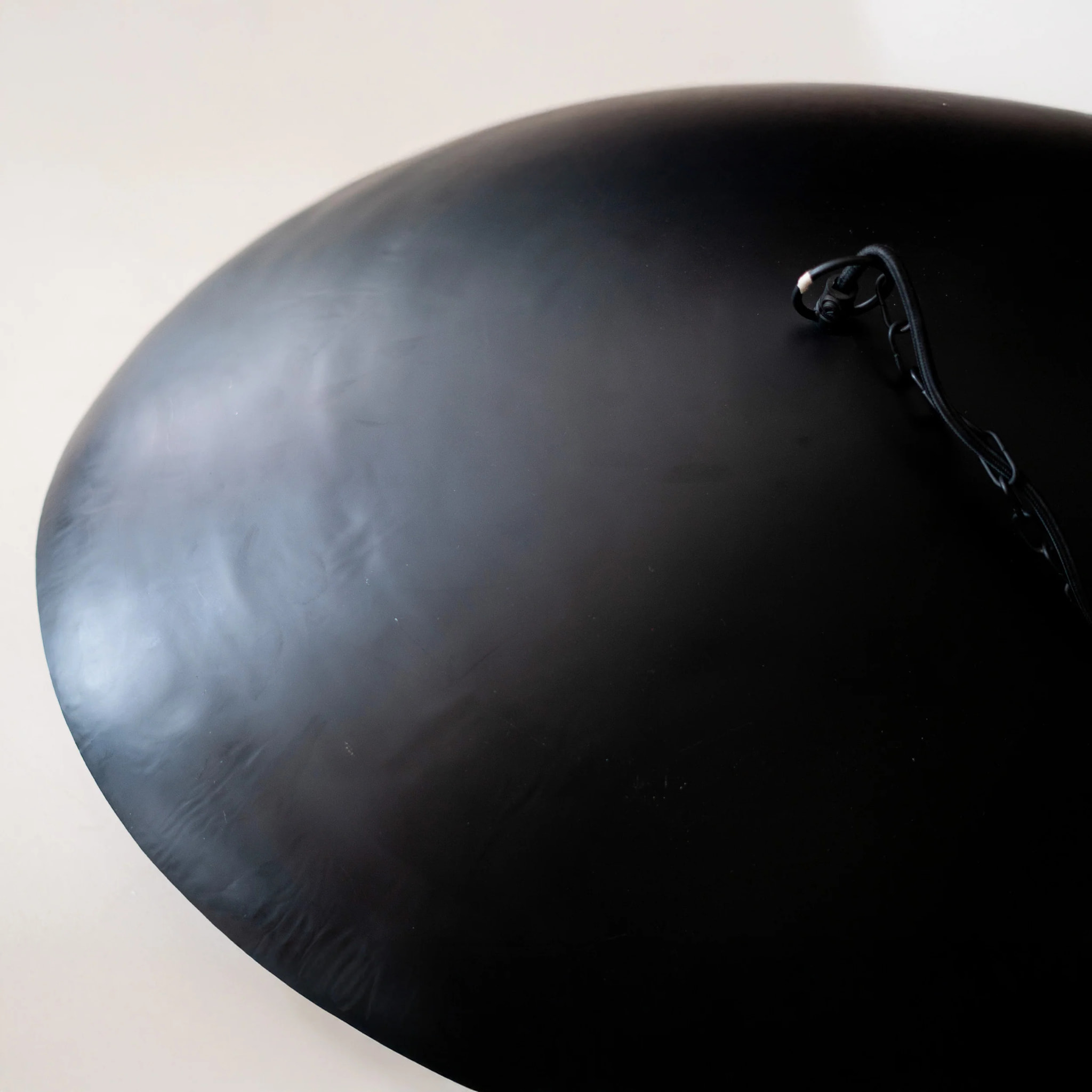 Suspension en métal noir et doré 74 cm - Pacha