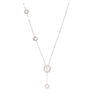 Collar de plata de ley 925 con colgante de anillas con circón y cierre de mosquetón.