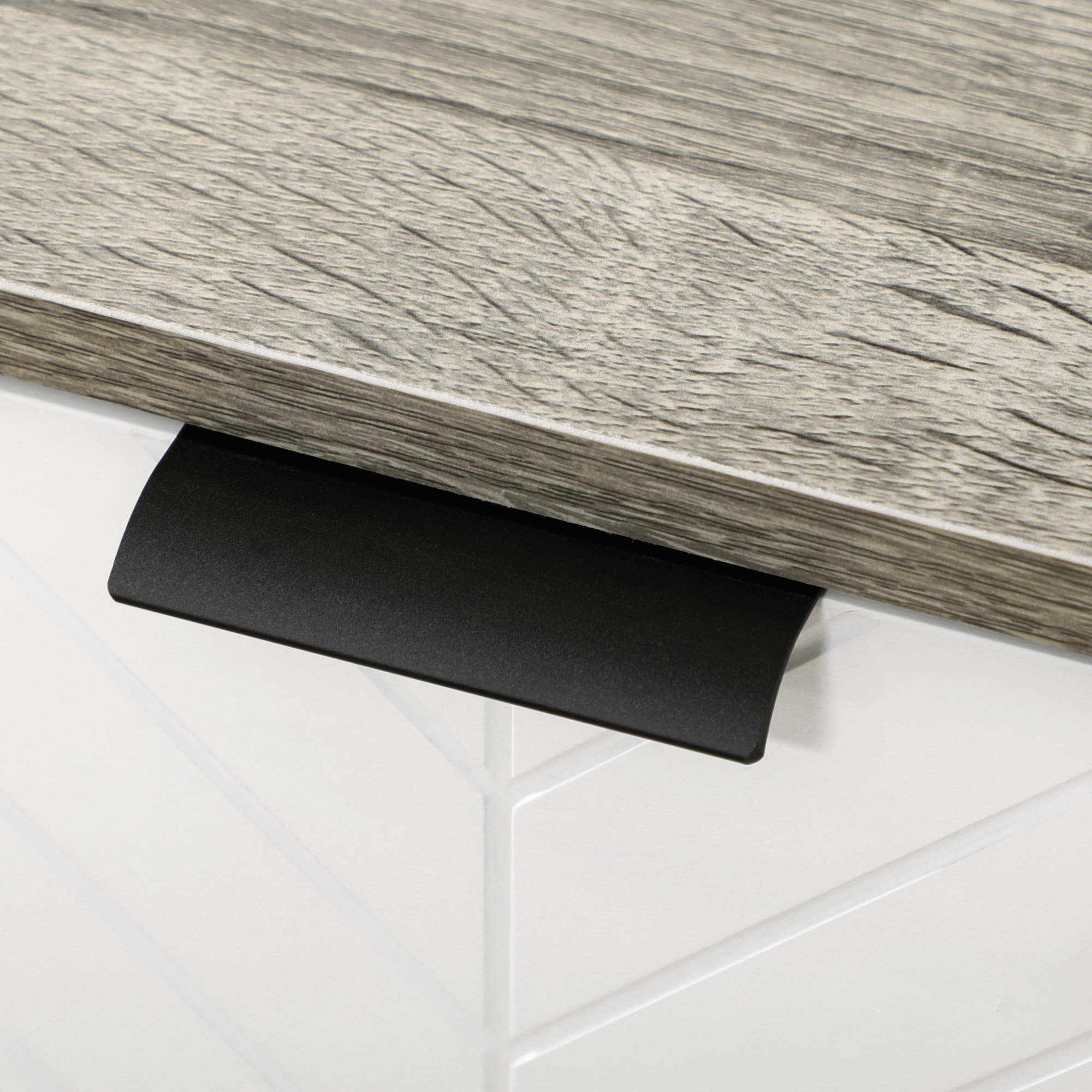 Buffet design scandinave 4 portes 2 étagères piètement bois de pin panneaux portes motif chevrons blanc aspect bois gris