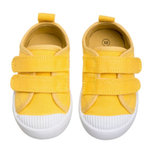 Lona color amarillo, fácil de combinar, con dos Velcros, puntera de goma y gran flexibilidad