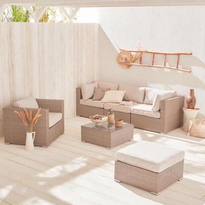 Salon de jardin en résine tressée - Caligari - Beige. Coussins beige - 5 places - 1 fauteuil. 1 fauteuil sans accoudoir. 1 pouf. 2 fauteuils d'angle. une table basse