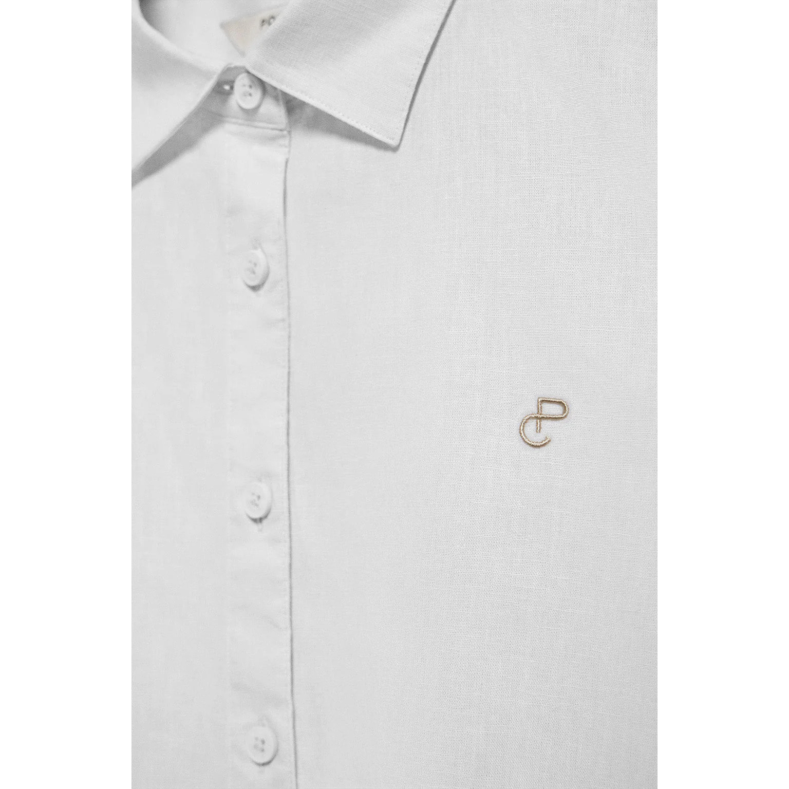 Camisa blanca loose fit de lino y algodón con monograma bordado