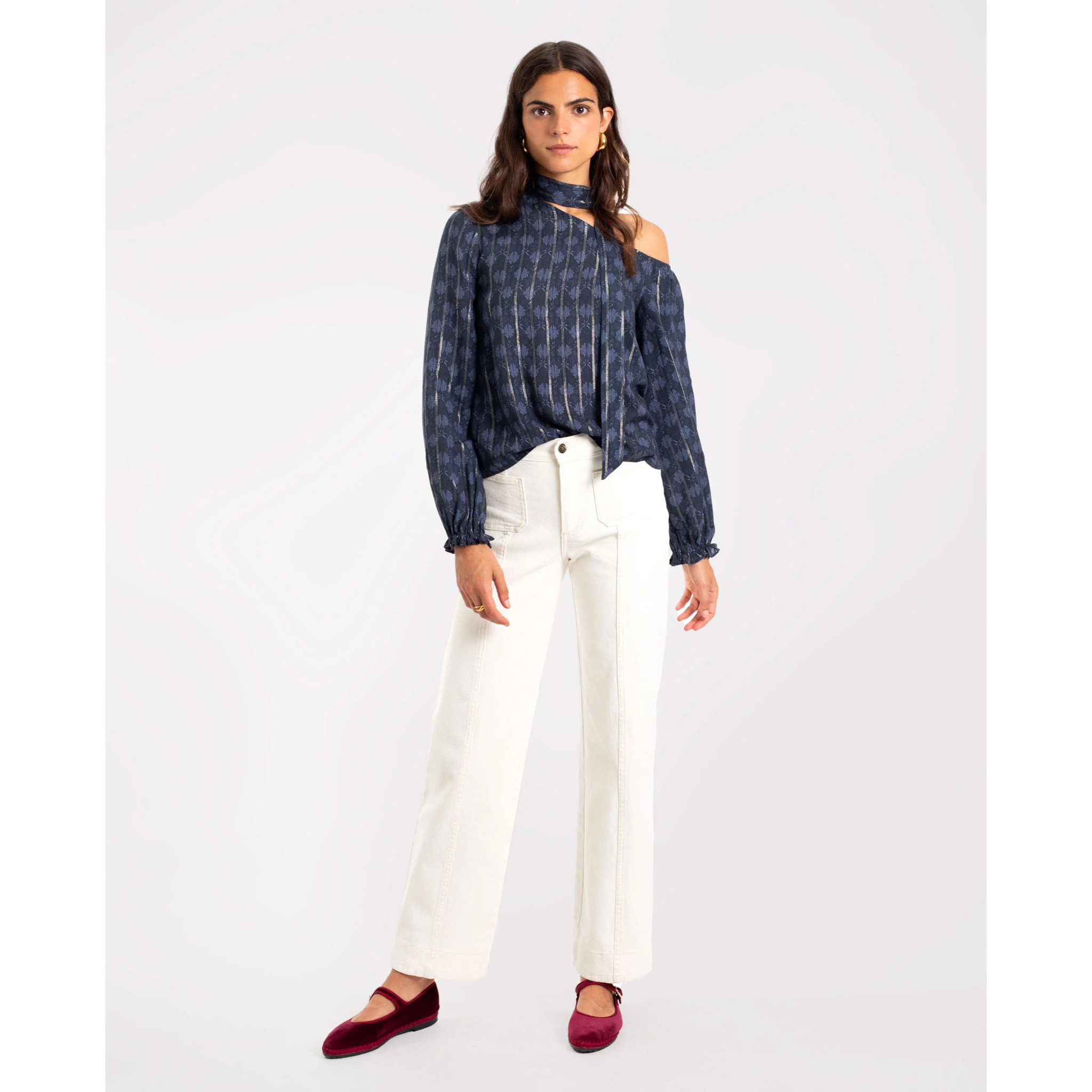 Blusa asimétrica con manga larga