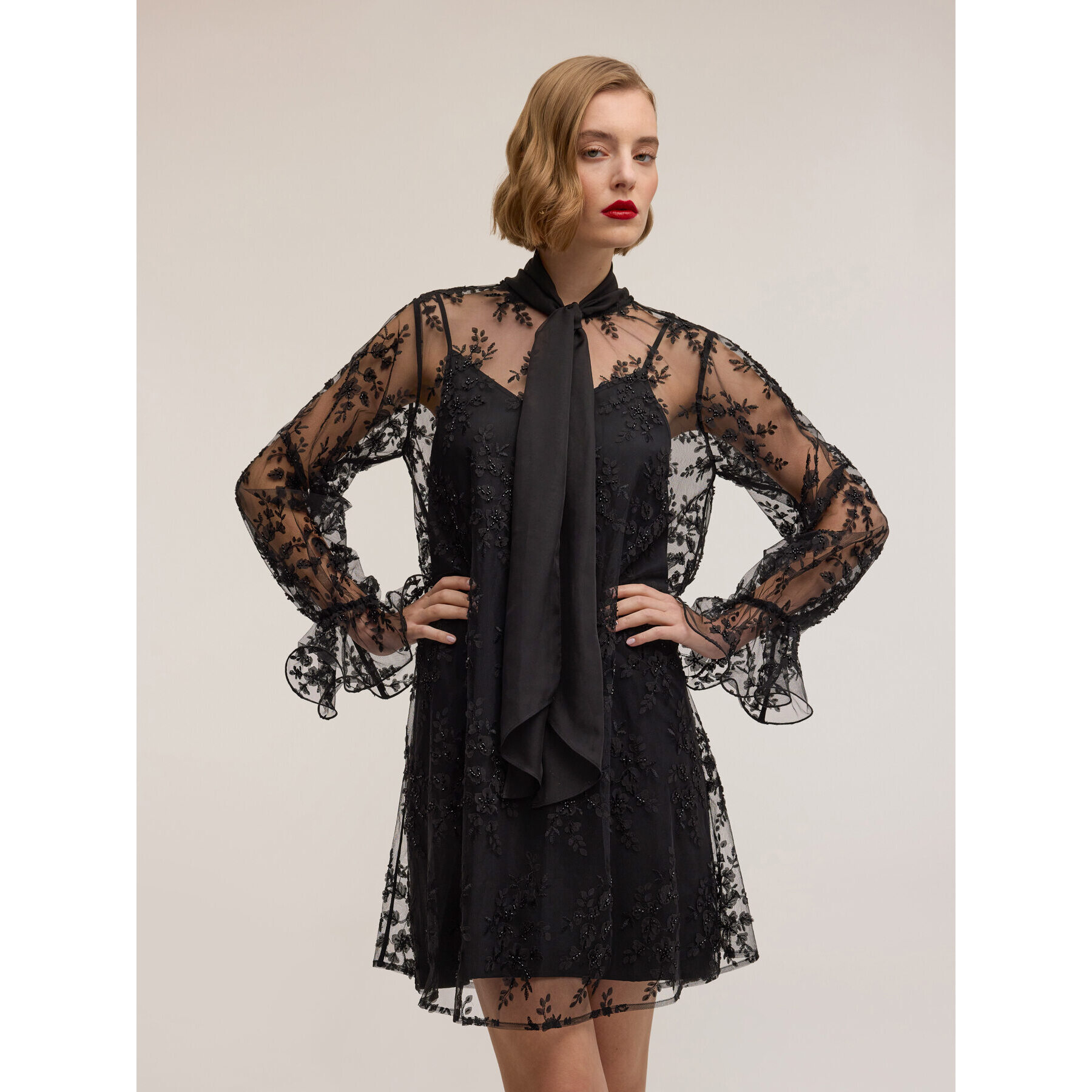 Motivi - Vestido corto de encaje con lazo Smart Couture - Negro