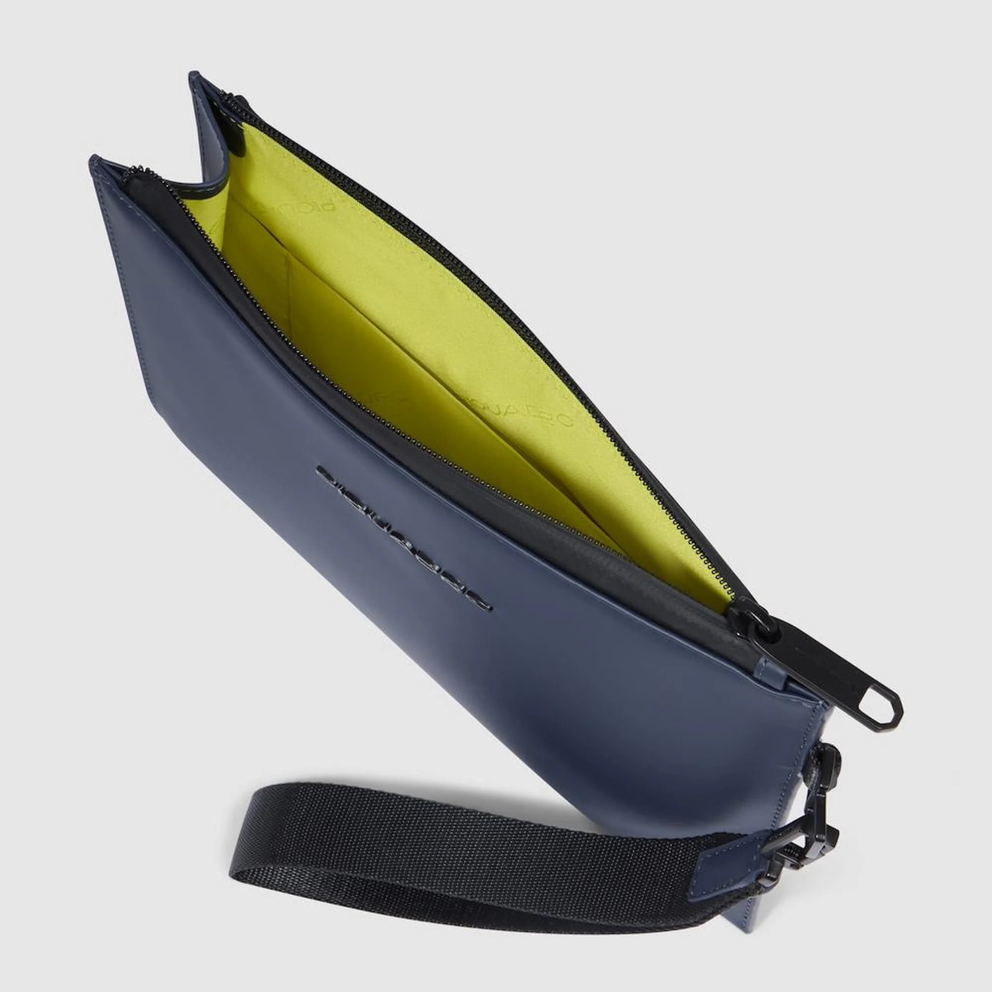 Piquadro Pochette porta iPad® 11 in tessuto gommato resistente all'acqua con tasca per AirPods®