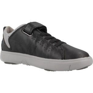 Zapatillas Niño de la marca GEOX  modelo J NEBCUP BOY NEGRO