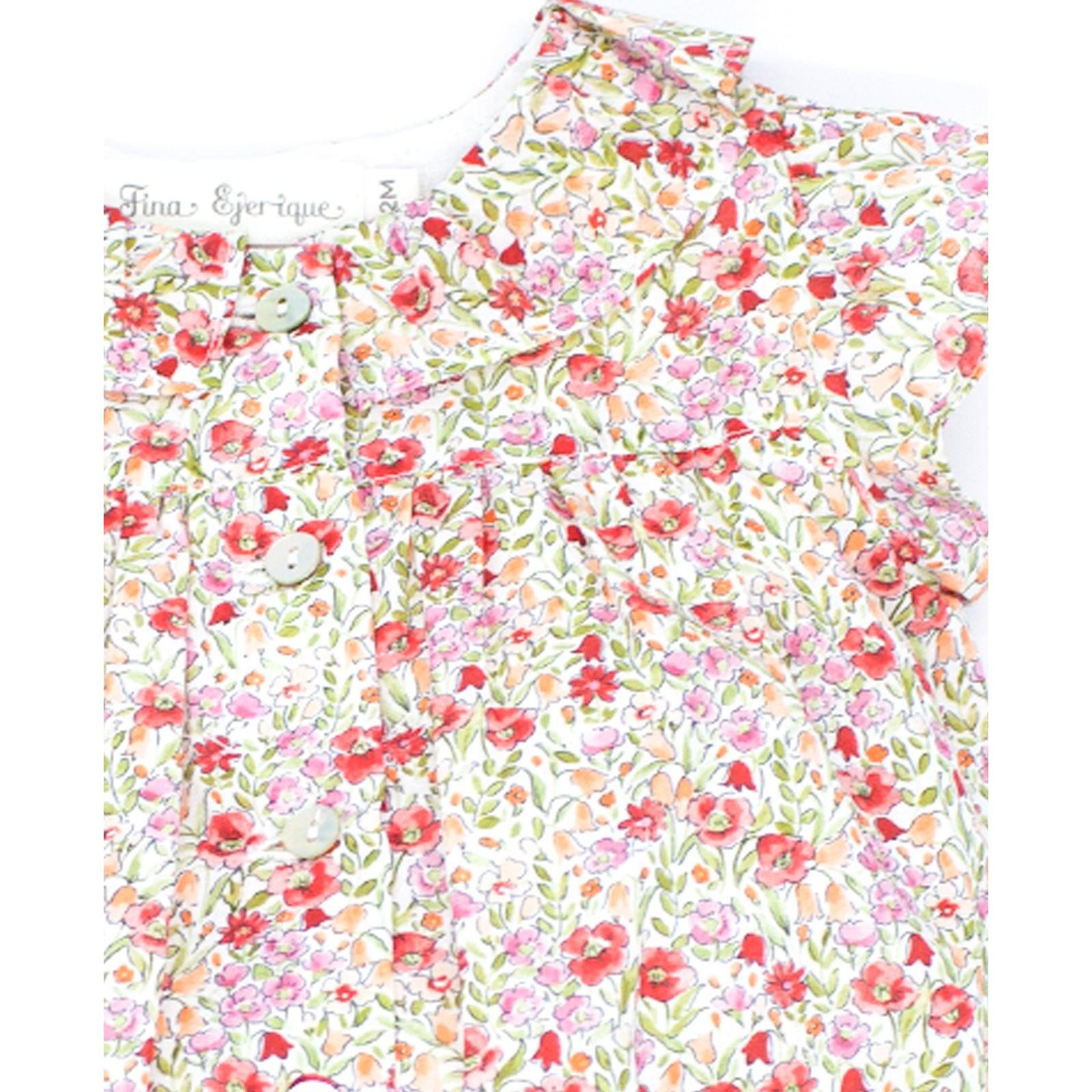 Pelele estampado flor roja, con volante en el cuello y en la sisa.