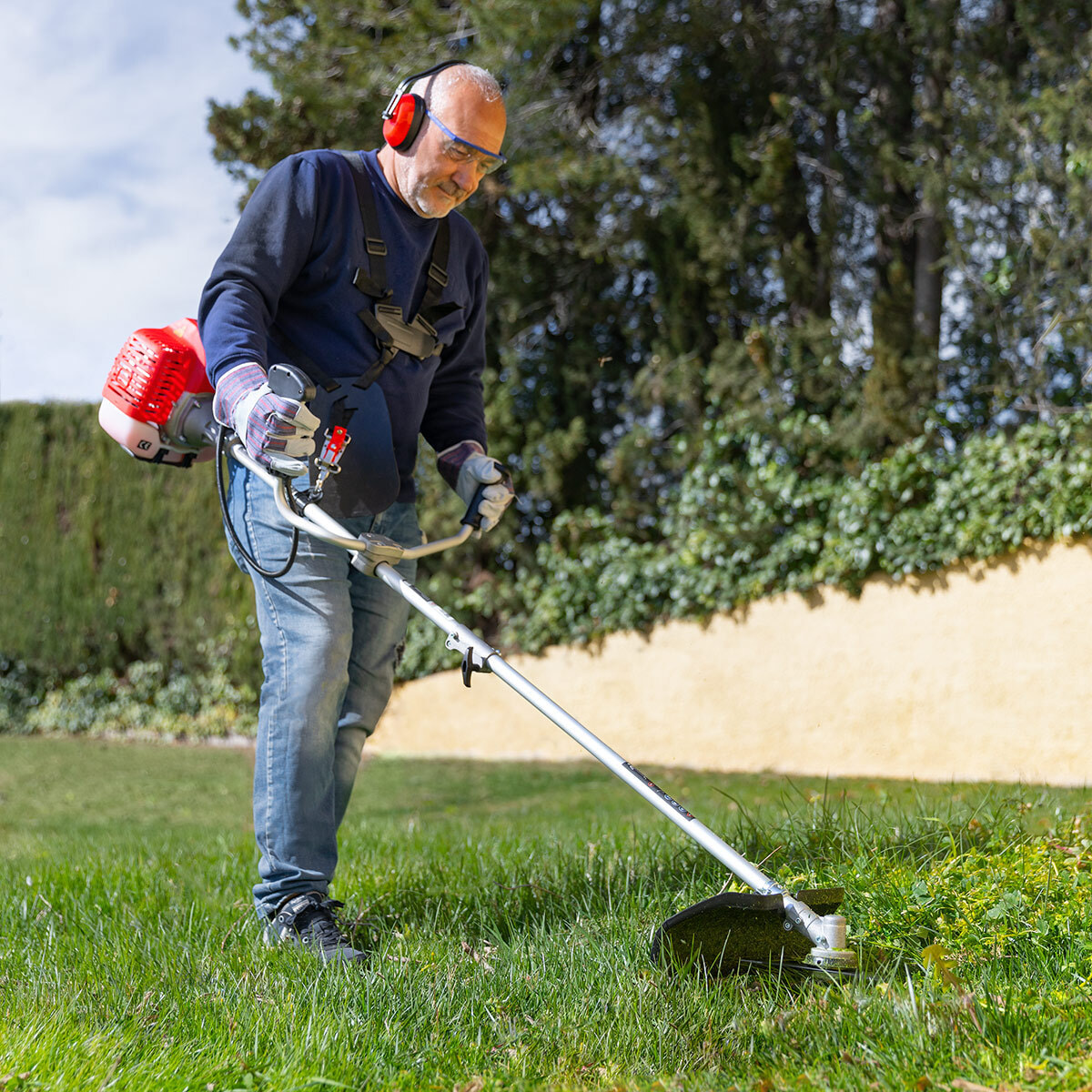 Desbrozadora de gasolina motor de 2 tiempos de 65cc y 4.9cv Greencut GGT650X-2