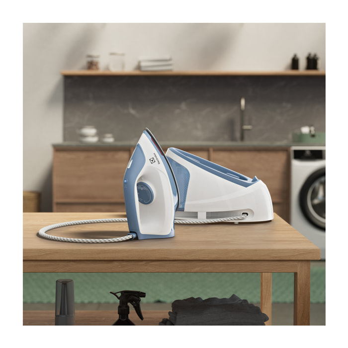 Electrolux Ferro da stiro con caldaia a vapore E5ST1-2DB