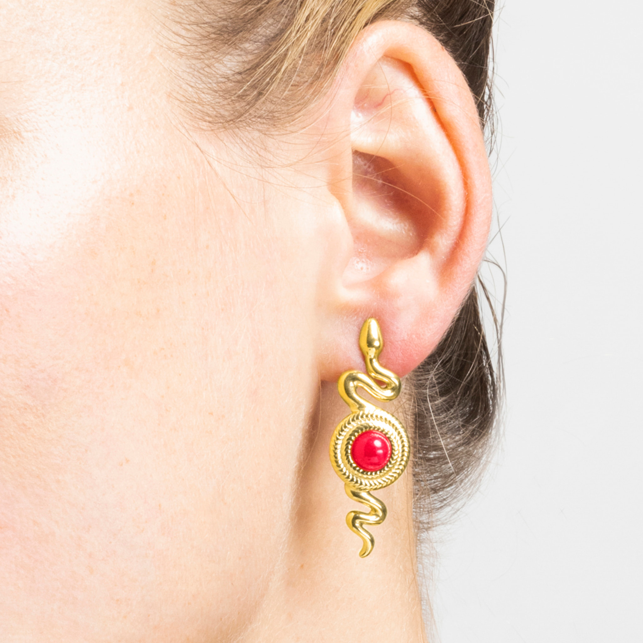 Pendientes con Cristal Rojo acabado oro 18k