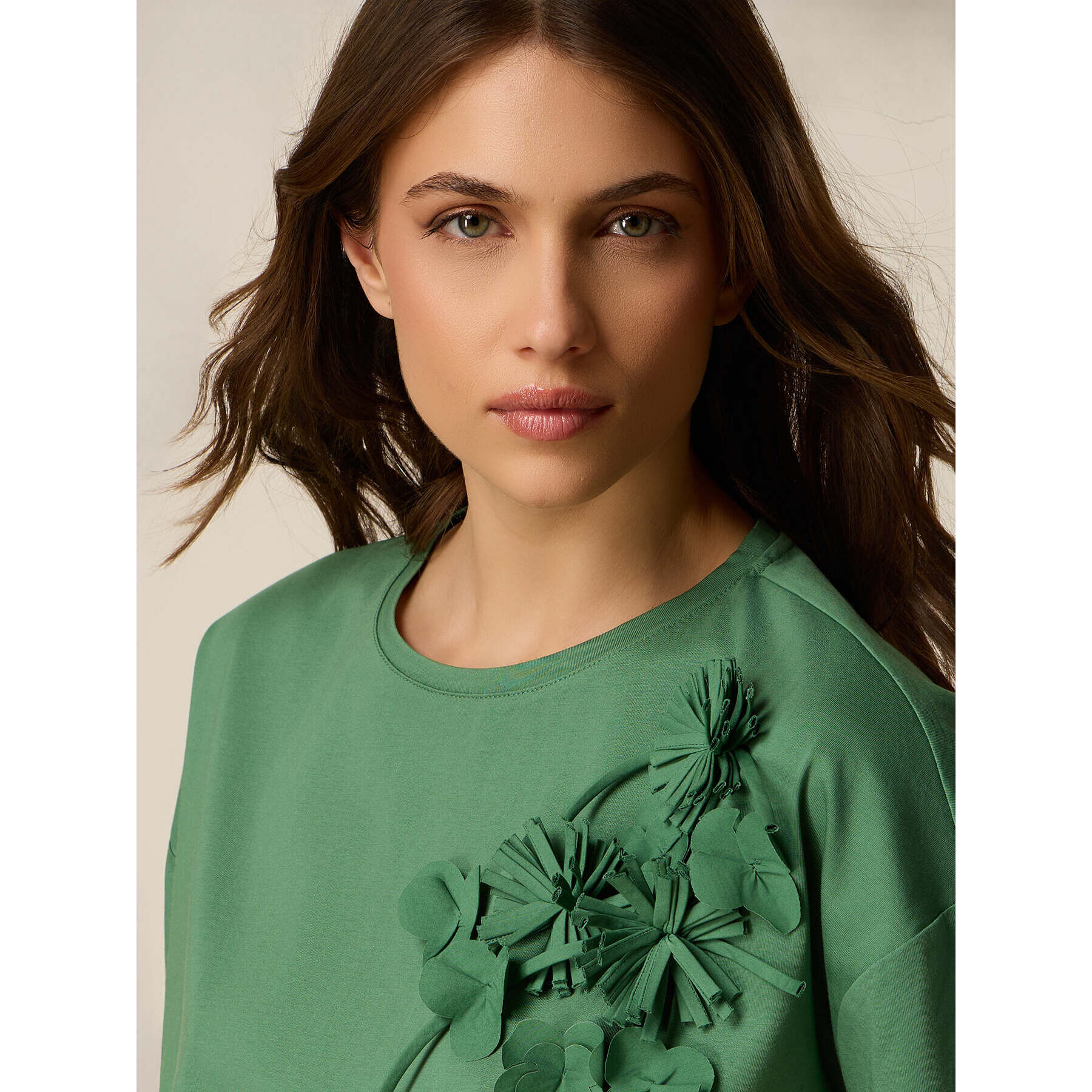 Oltre - T-shirt con applicazioni floreali - Verde