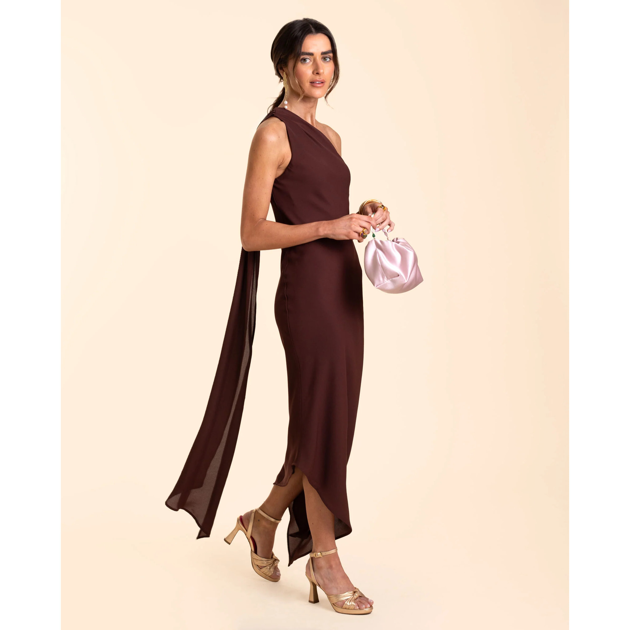 Vestido asimétrico con fular