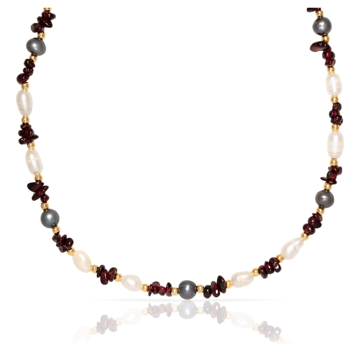 Collar de granates, piedras trituradas y perlas naturales con cierre de mosquetón.