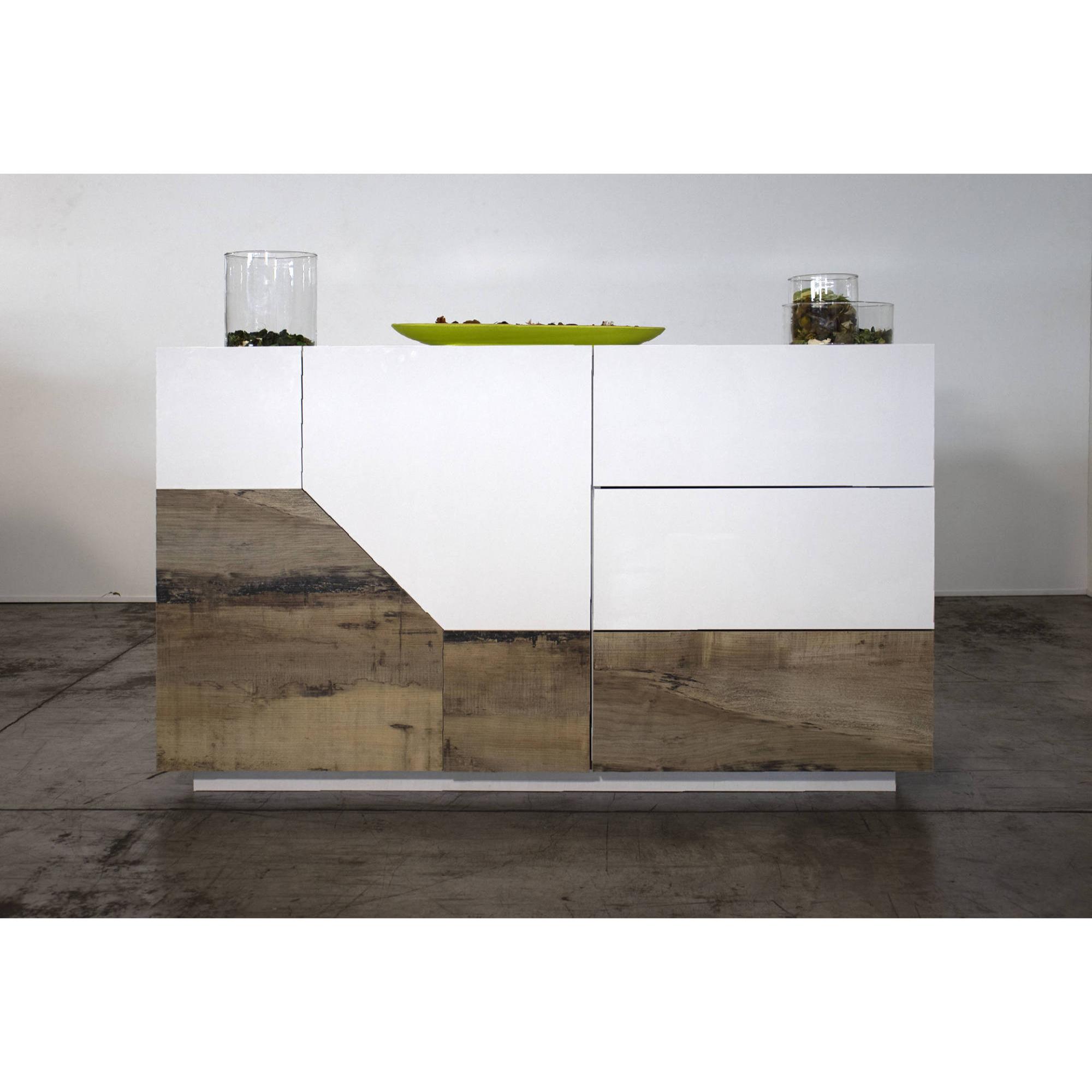 Credenza moderna a 2 ante geometriche e 3 cassetti, Made in Italy, Madia da cucina, Buffet di design da soggiorno, Cm 141x43h86, Bianco lucido e Acero