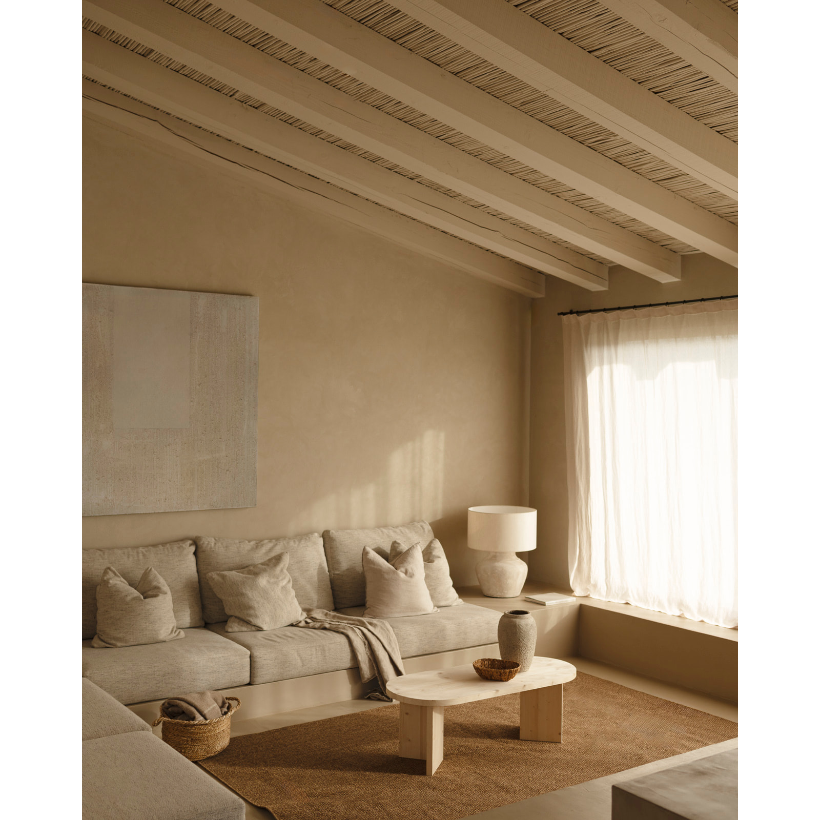 Mesa de centro de madera maciza en tono natural de 120cm Alto: 40 Largo: 120 Ancho: 50