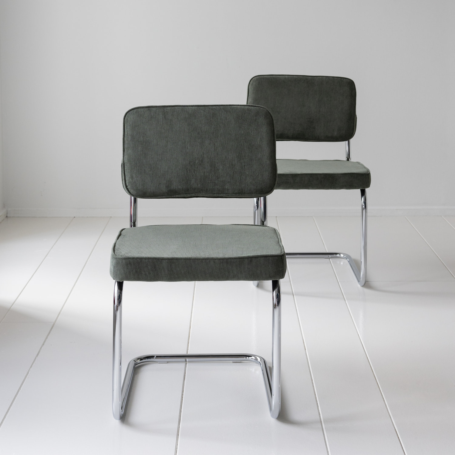 Lot de 2 chaises cantilever en velours côtelé vert kaki MARIA