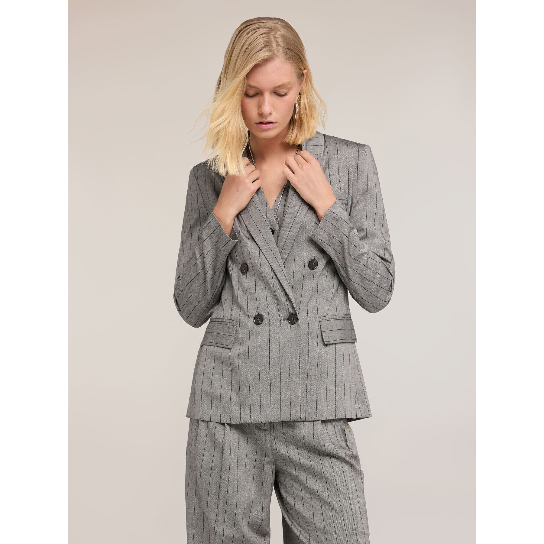 Motivi - Blazer cruzado de rayas diplomáticas en mezcla de lino - Gris