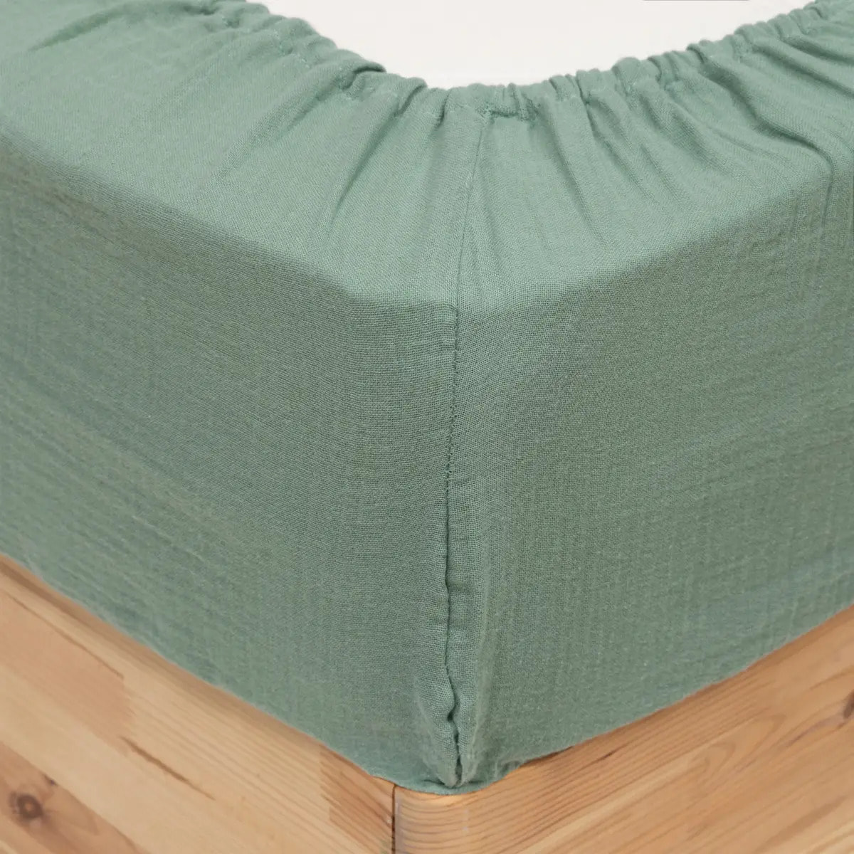 Drap housse "Flora" gaze de coton vert céladon 140x190cm