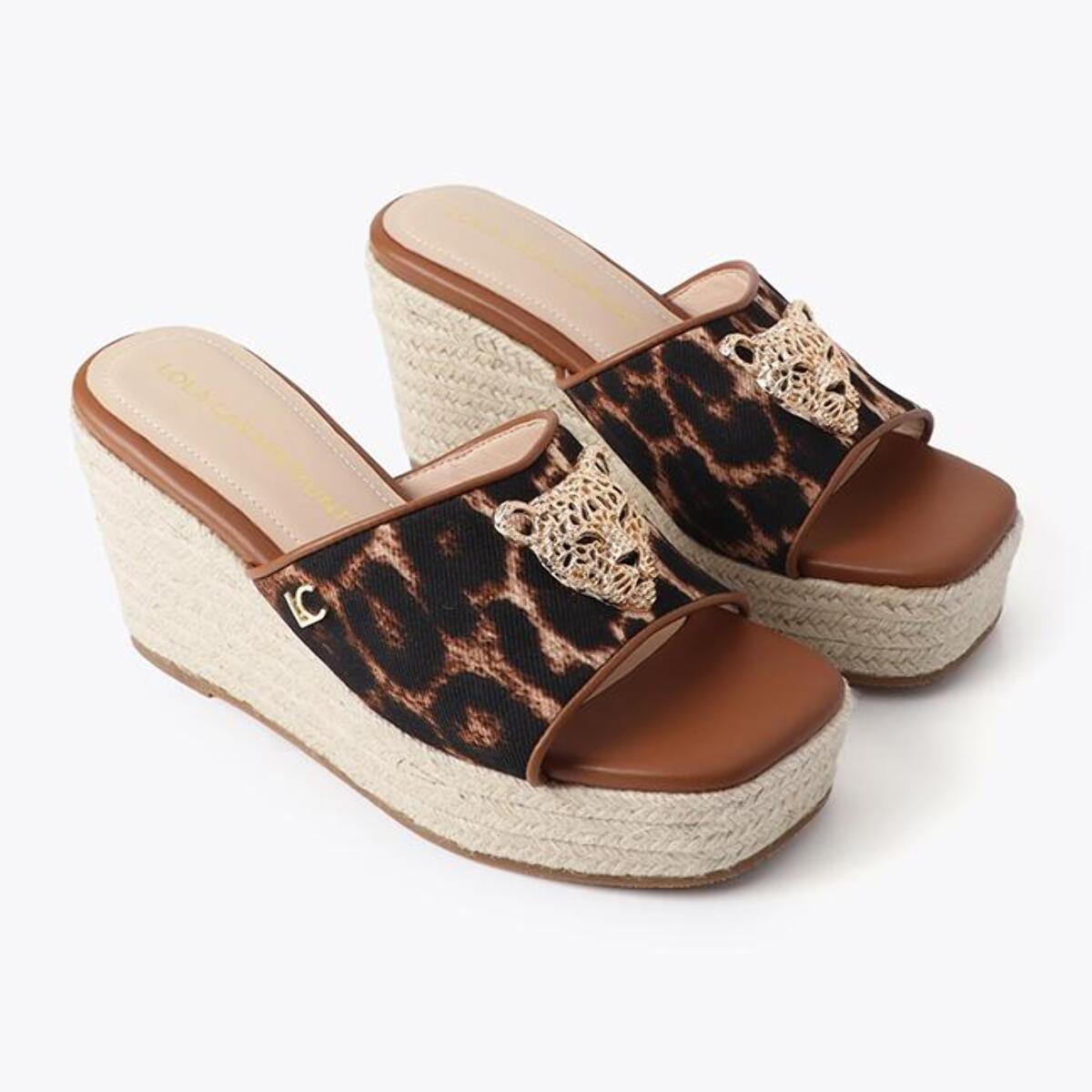 Zeppa con stampa leopardata e decorazioni metalliche