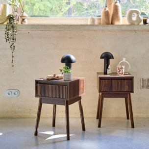 Lot de 2 tables de chevet avec un tiroir. Panneaux stratifiés couleur noyer. Pied en bois de sapin.  L 39 x 39 x H 55.4cm LINEAR