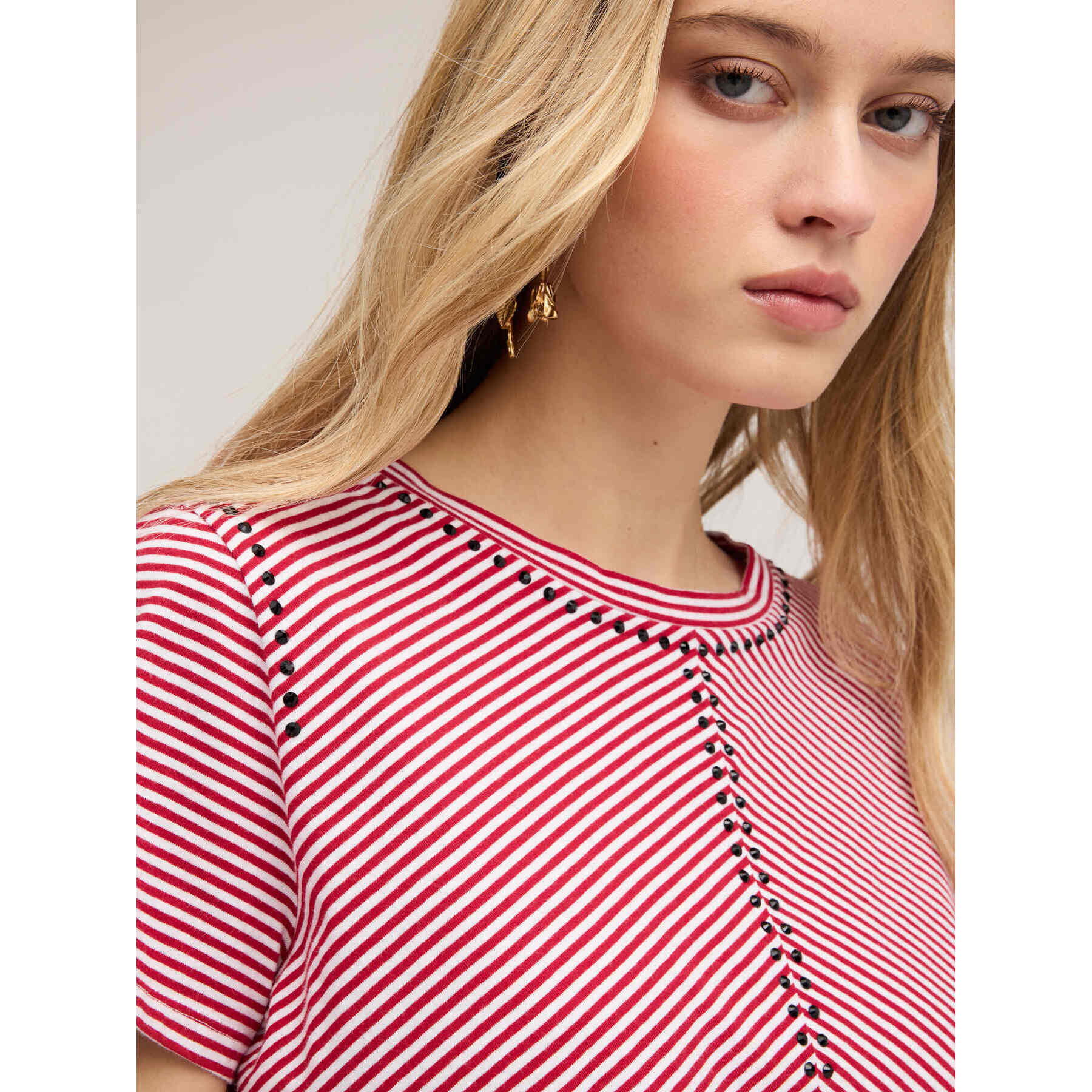 Motivi - Camiseta de rayas con micro tachuelas - Rojo