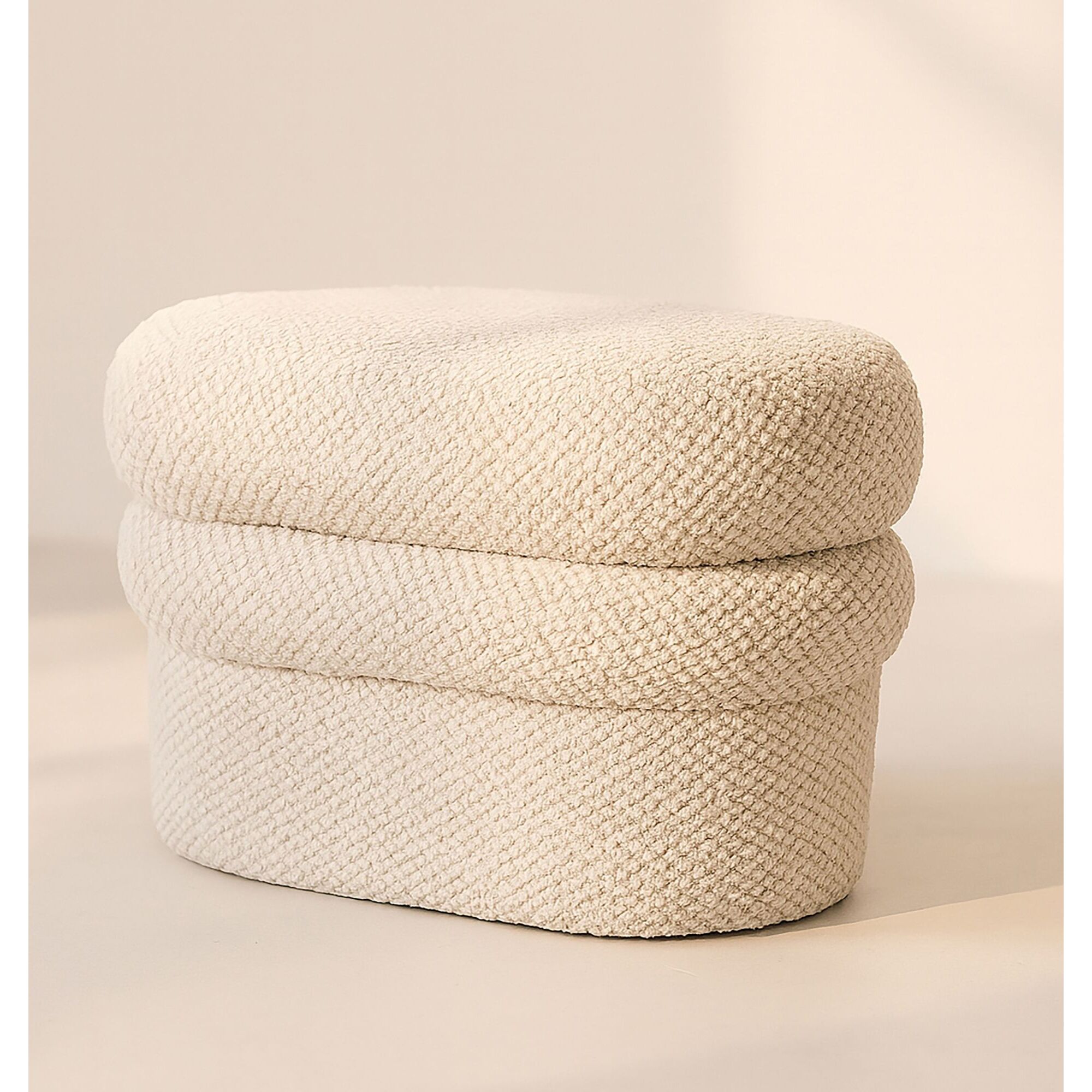 Pouf en bouclette écru et structure en bois  ULYSSE
