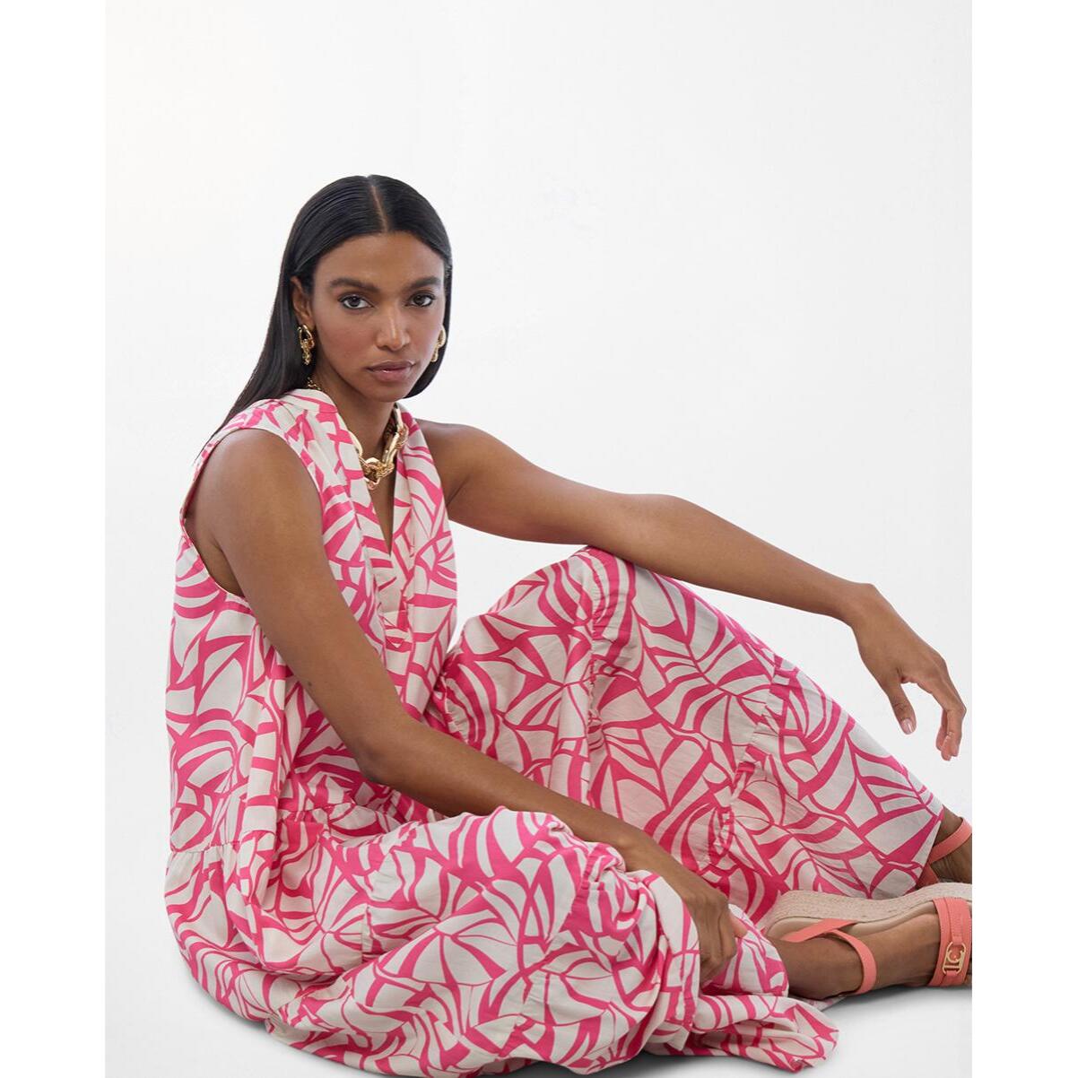 Abito voluminoso con scollo a V e stampa a foglie