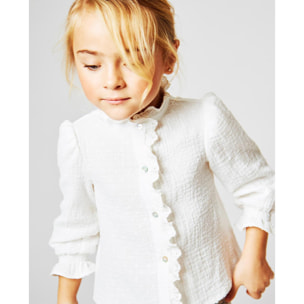 Camisa con detalles y gomitas en los puños