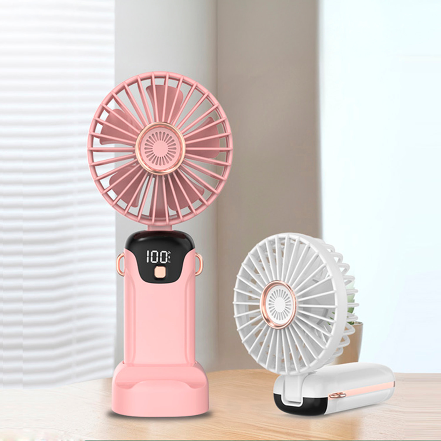 Mini ventilatore portatile con aromaterapia, schermo LED, 5 velocità, rotazione con angolo regolabile di 90° e batteria ricaricabile.