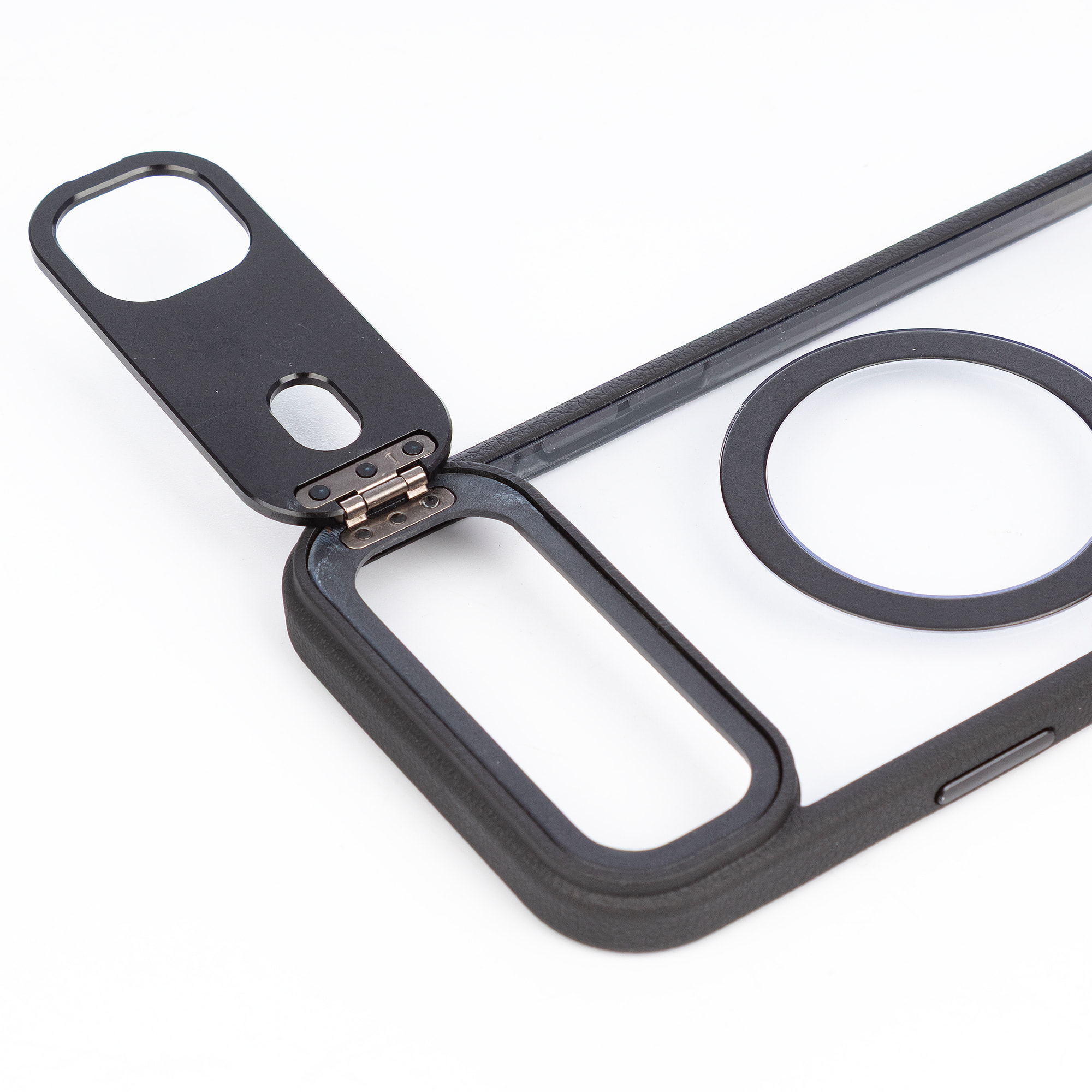 Carcasa transparente con cubierta de cámara abatible que funciona como soporte, bordes negros. MagSafe para iPhone 17 Pro Max.