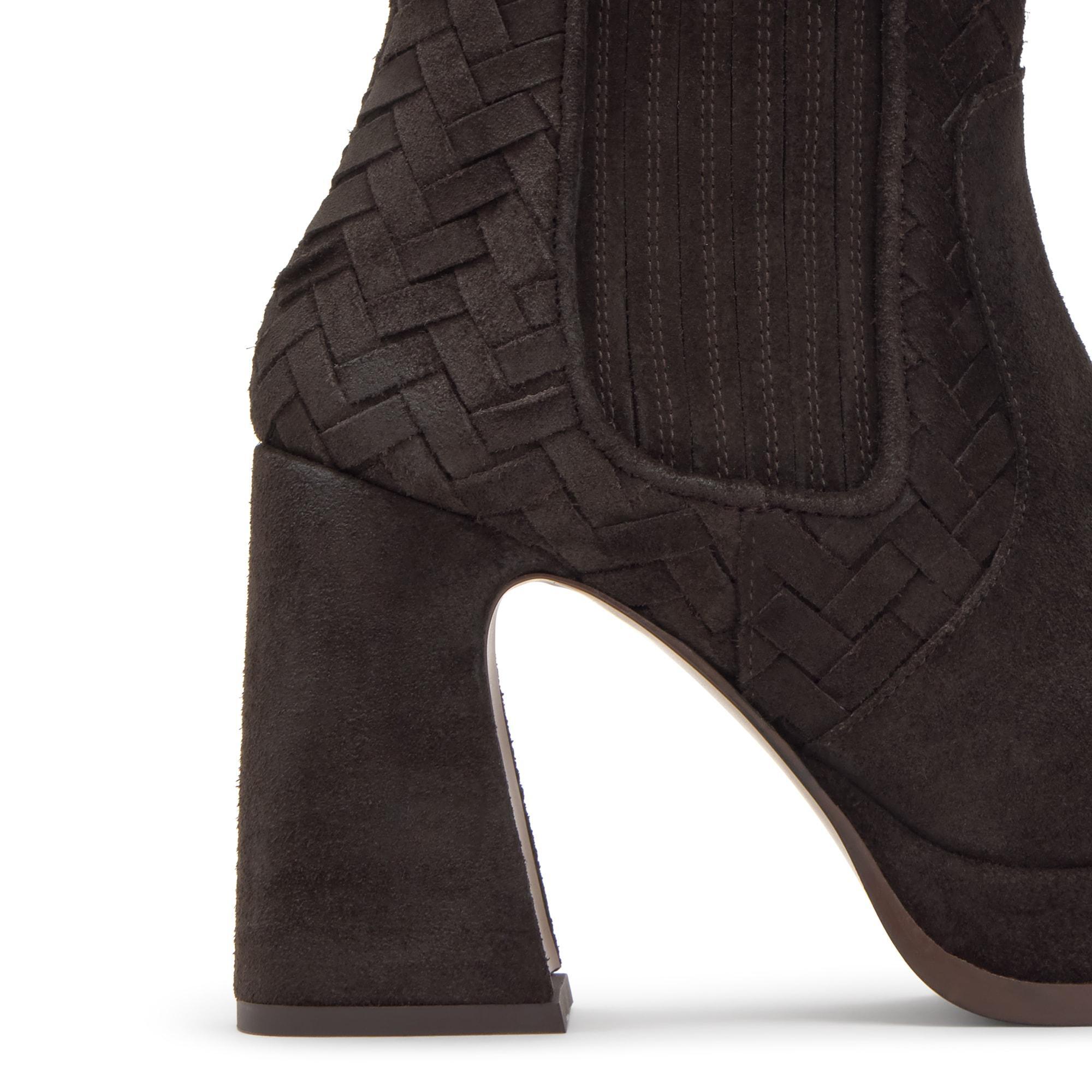 Botín de tacón Blanche en serraje con detalle intrecciato y cierre elástico
