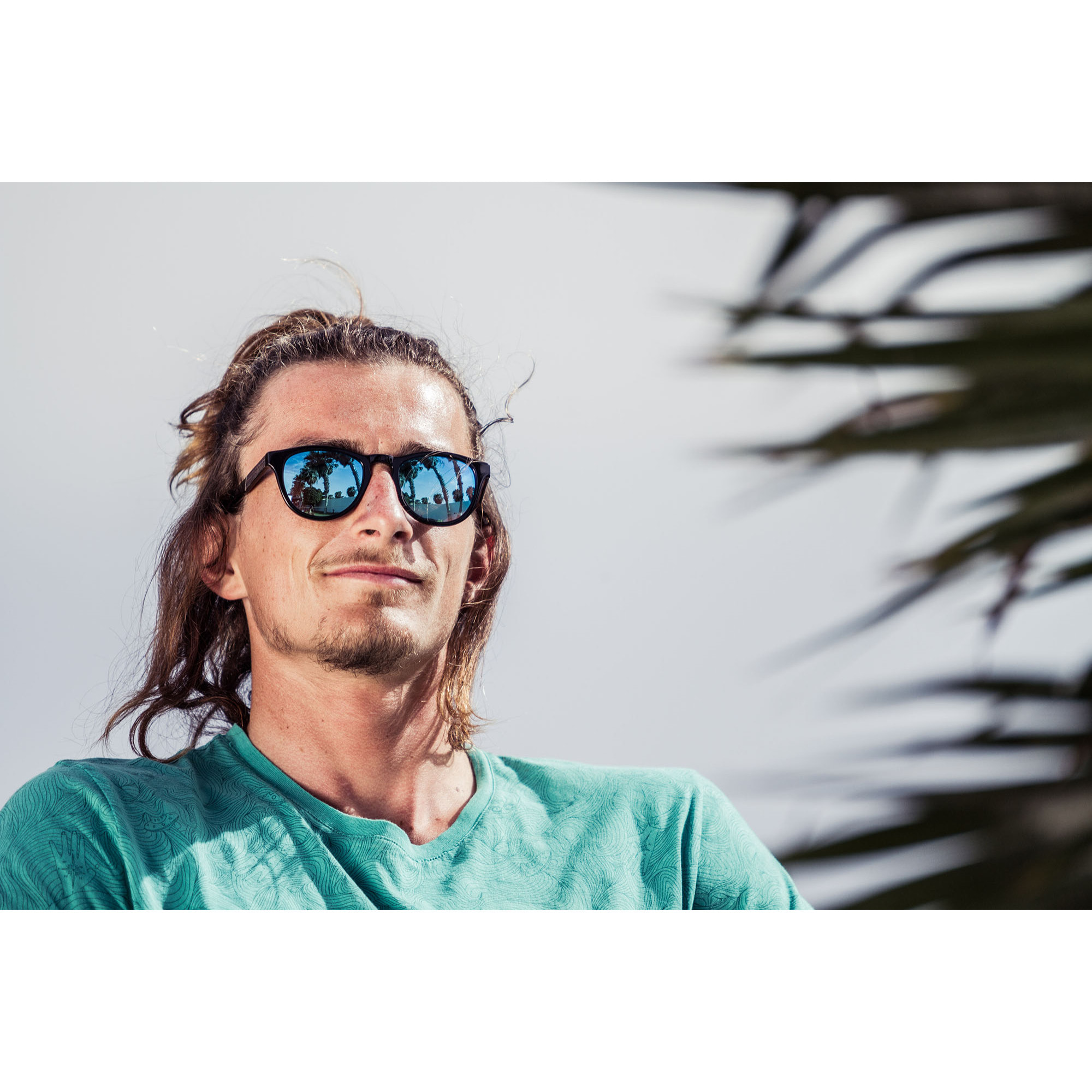 Gafas de sol KAU FLORENCIA - De acetato negro brillante y madera de ébano / Azul cielo revo azul