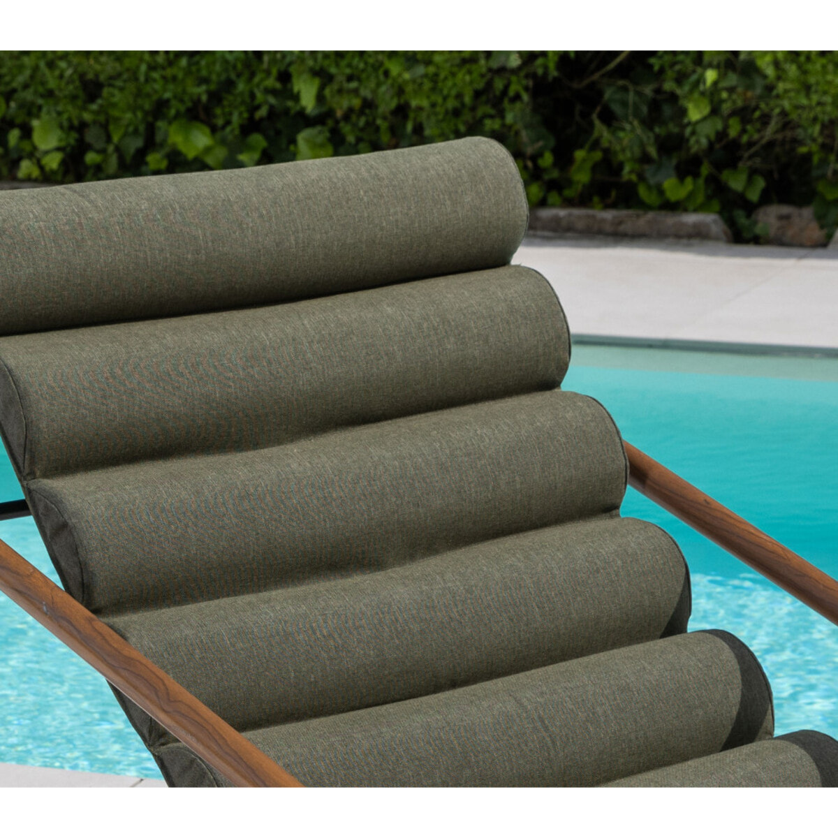 Fauteuil de détente en acier - bois et vert - SAVANE