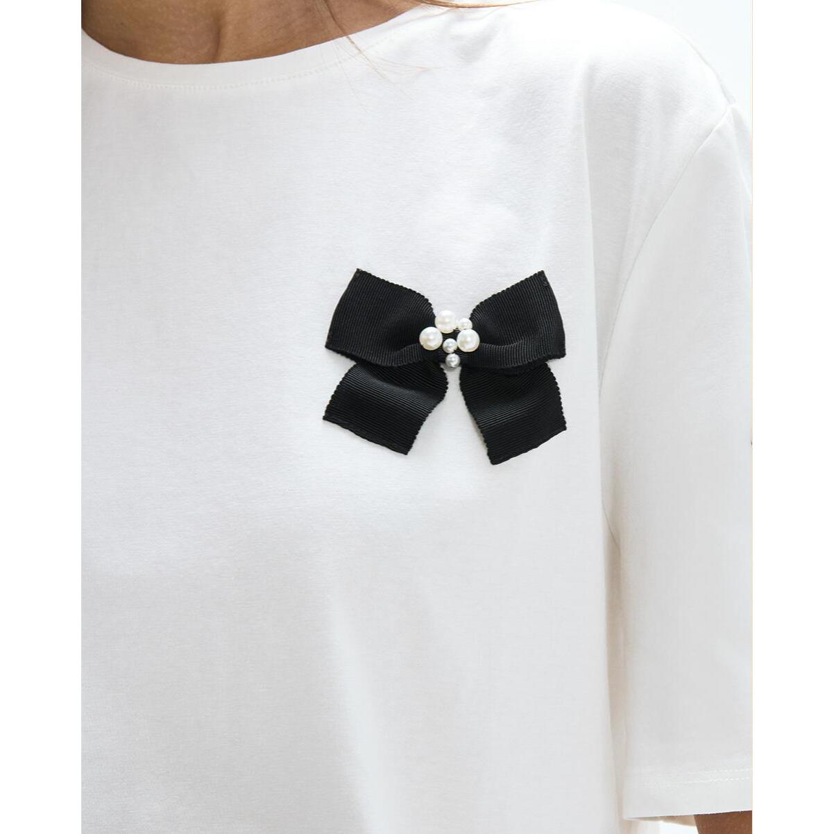 T-shirt girocollo con lacci posizionati e maniche corte
