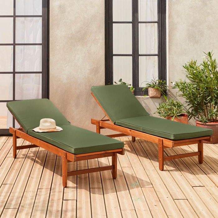 Set de 2 bains de soleil en Acacia – AREQUIPA – Transats avec coussins kaki et roulettes. multi positions