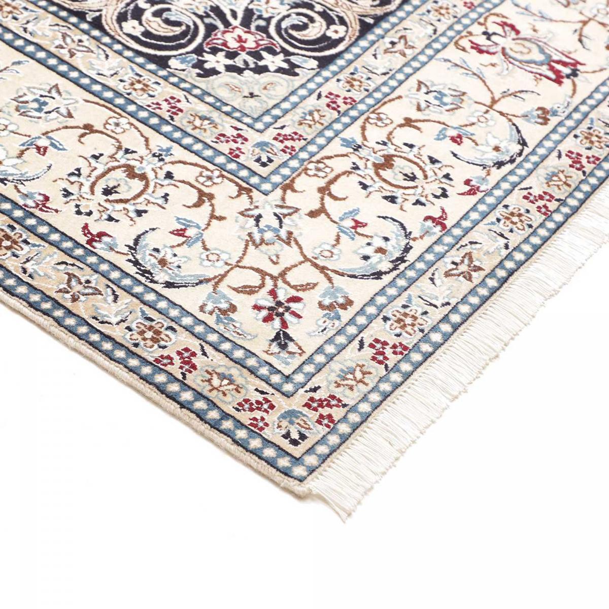 Tapis d'orient au motif oriental, artisanal noué main en laine