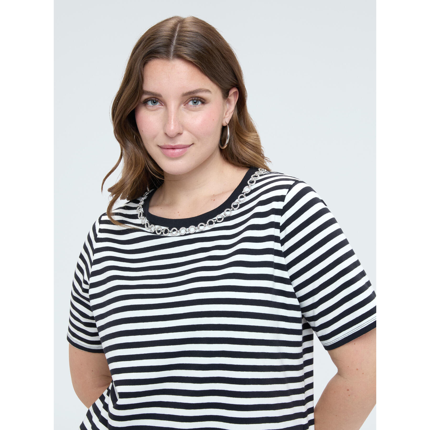 Fiorella Rubino - T-shirt in cotone a righe con applicazioni - Nero