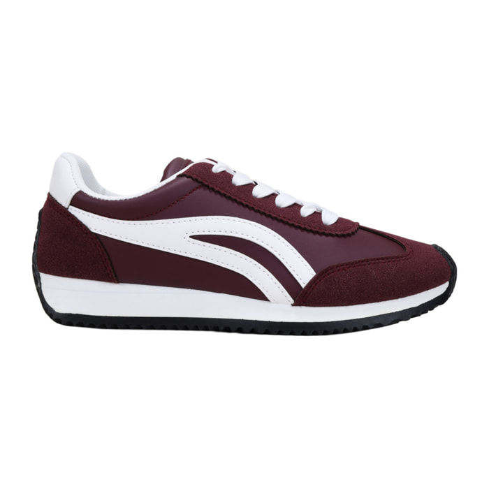 Zapatillas deportivas burdeos con cordones