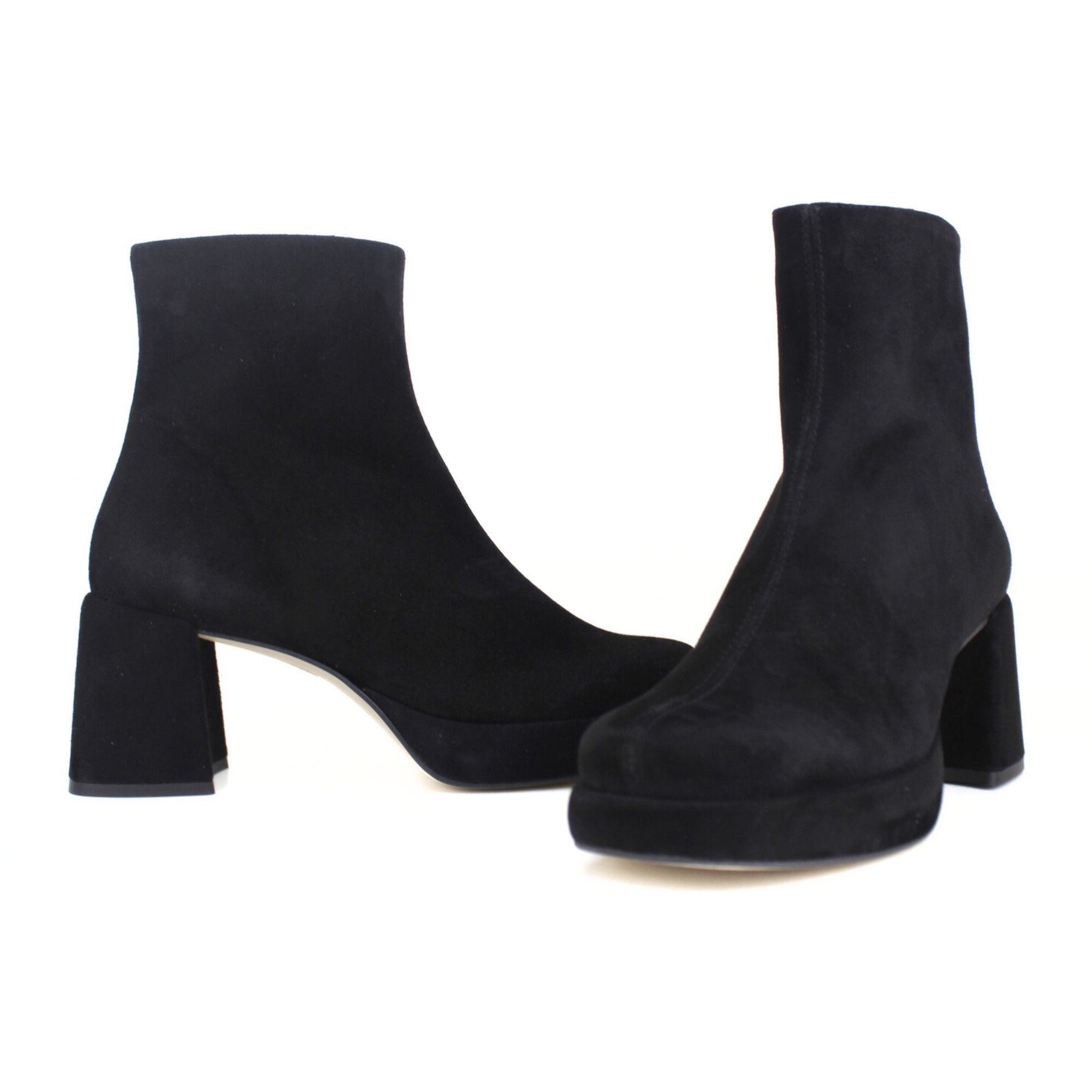 Botine negro con plataforma. Tacón de 7 cm