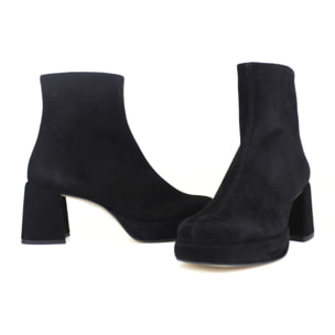 Botine negro con plataforma. Tacón de 7 cm