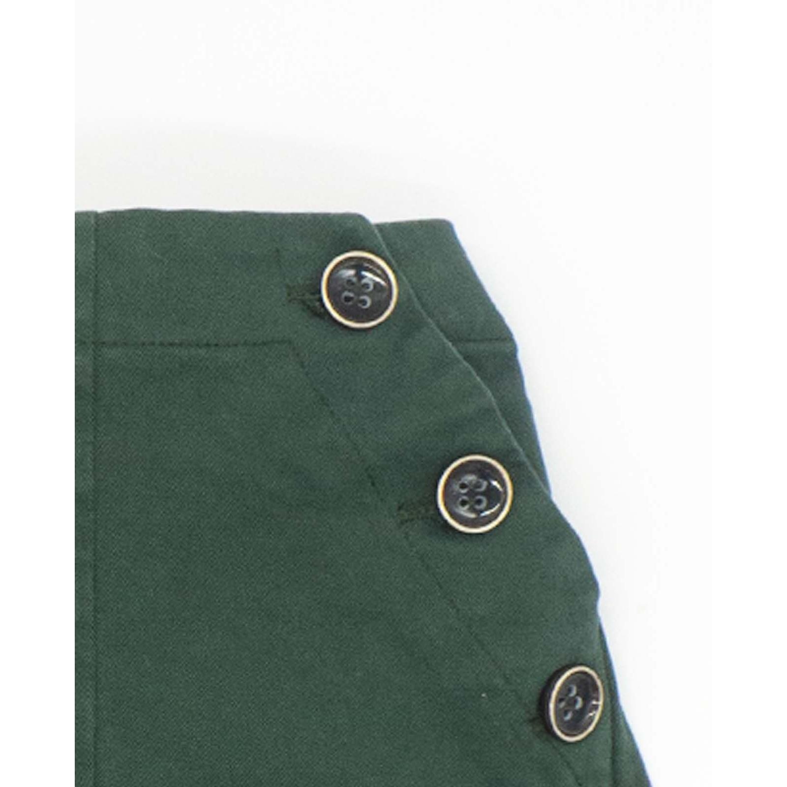 Pantalón de sarga verde con botones beige