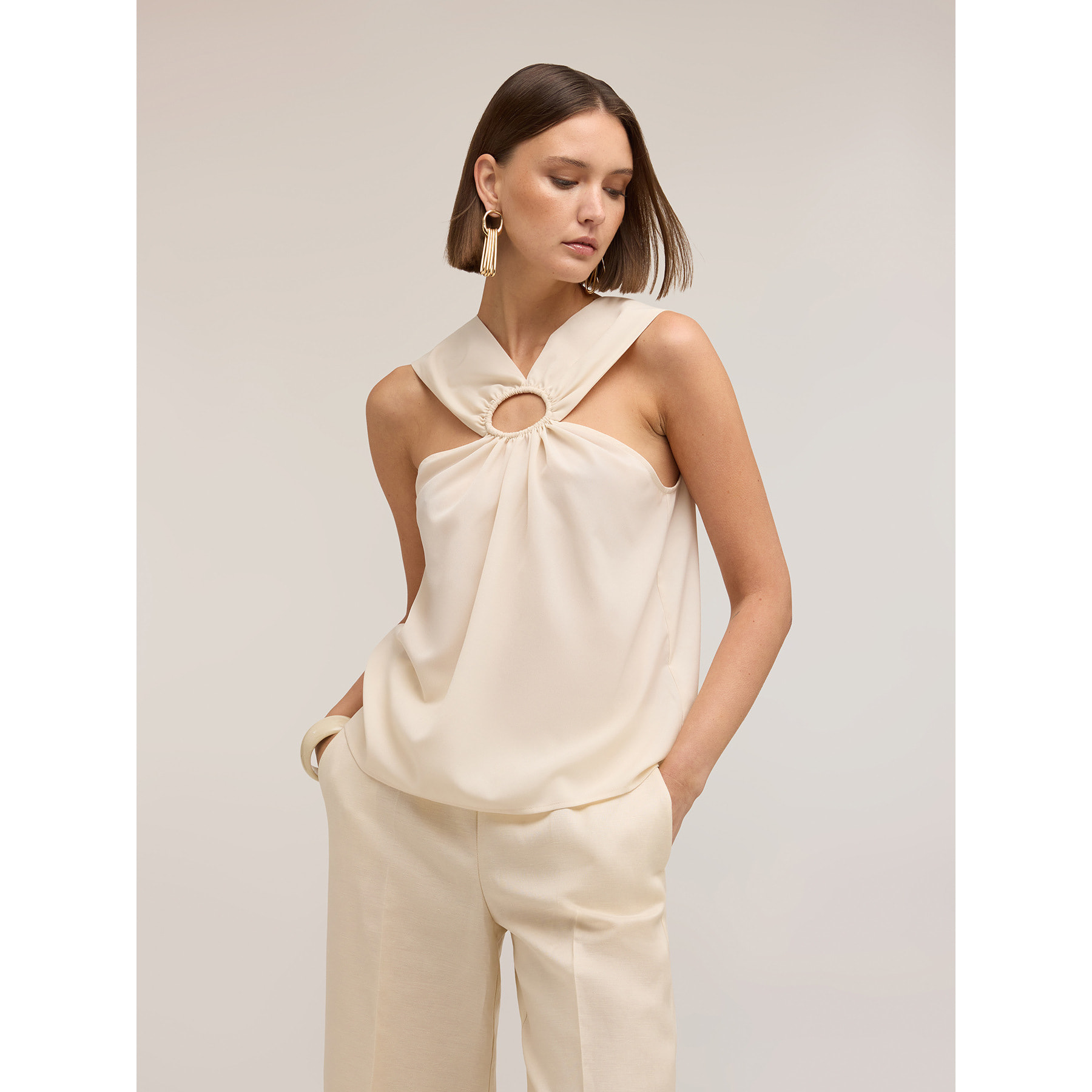 Motivi - Top in crêpe de chine con anello - Bianco