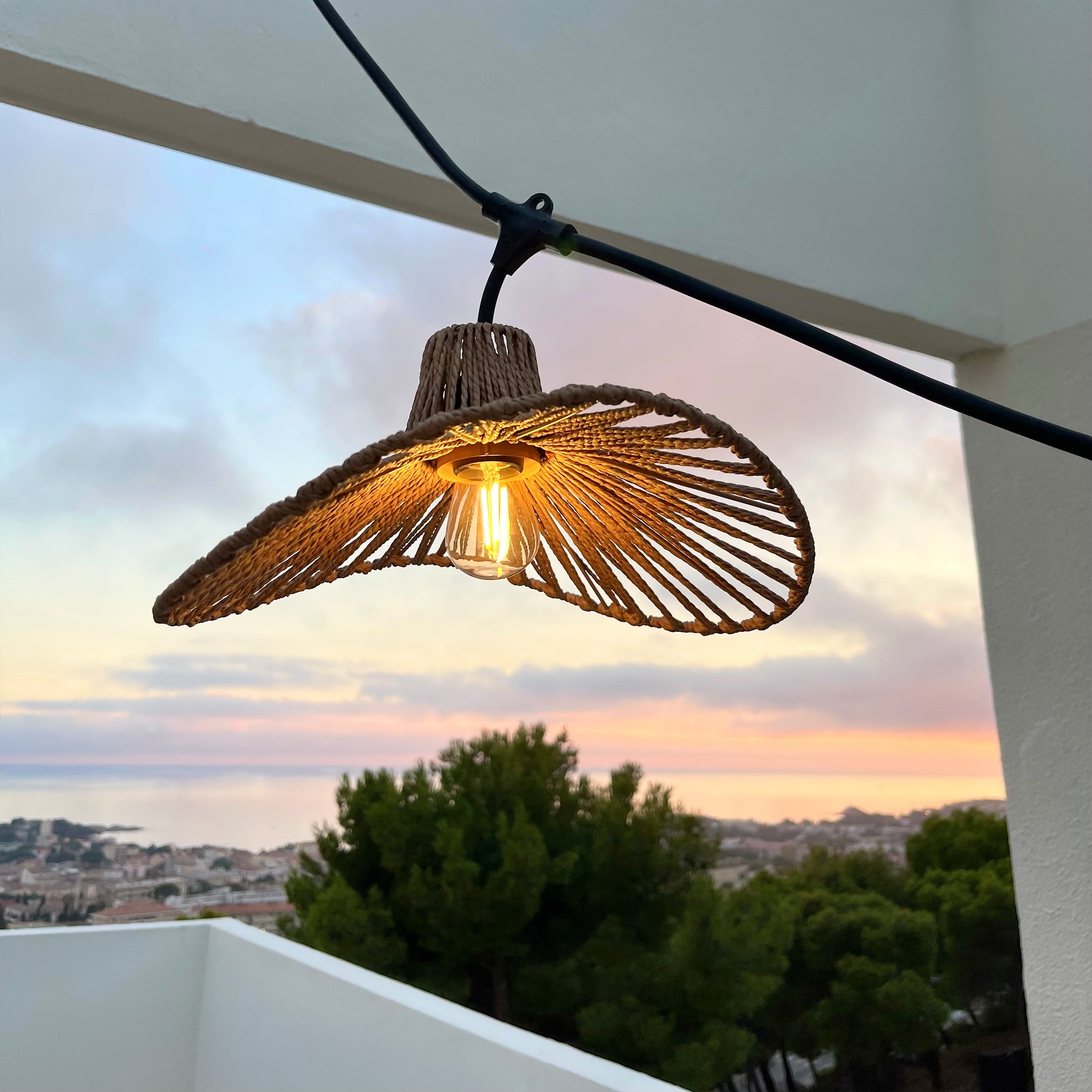 Lot de 2 guirlandes lumineuses extérieur connectables 14 abat-jour ondulés D30cm ampoules filament E27 LED blanc chaud 2x WAVY LIGHT 10m