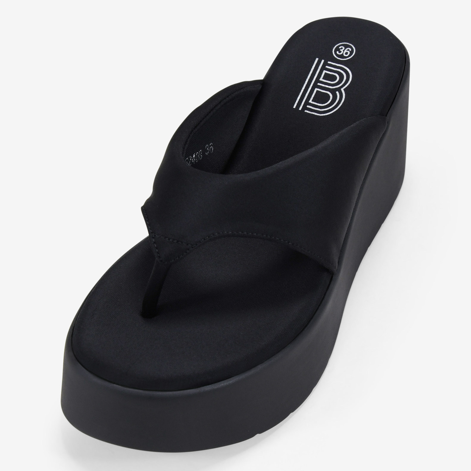 Sandalias de dedo negras con plataforma
